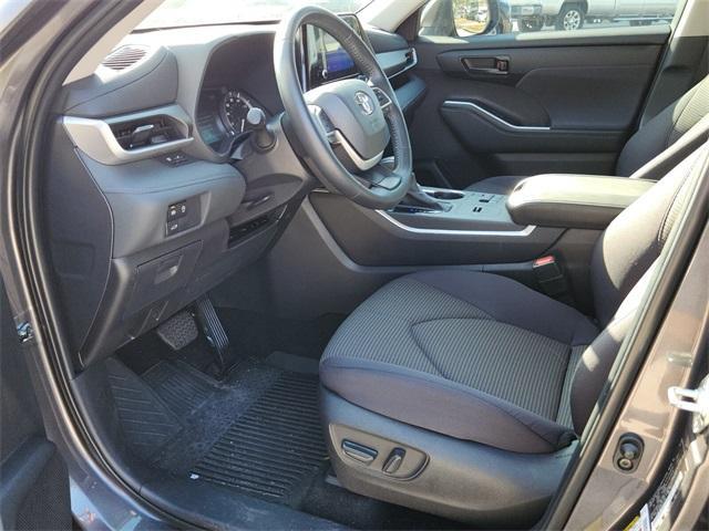 used 2024 Toyota Highlander car, priced at $36,997