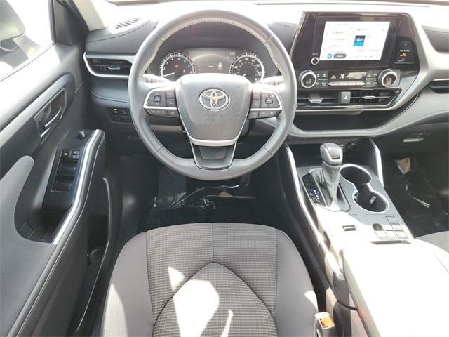 used 2024 Toyota Highlander car, priced at $35,997