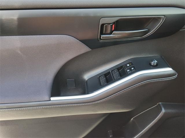 used 2024 Toyota Highlander car, priced at $35,997