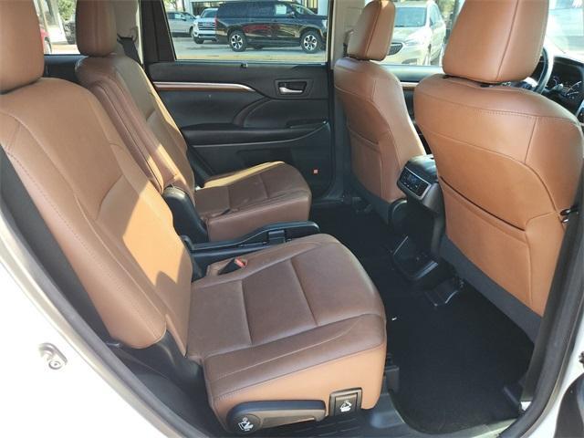 used 2017 Toyota Highlander Hybrid car, priced at $25,997