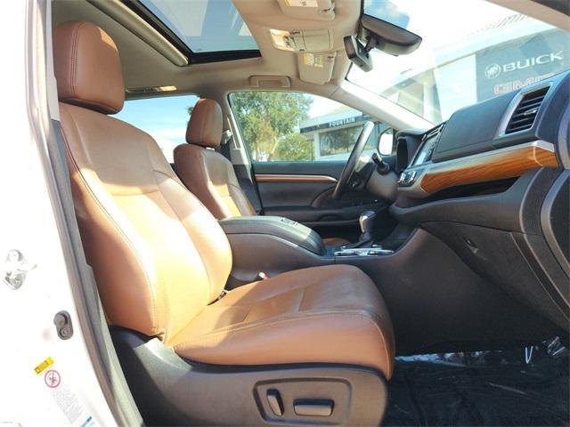 used 2017 Toyota Highlander Hybrid car, priced at $25,997