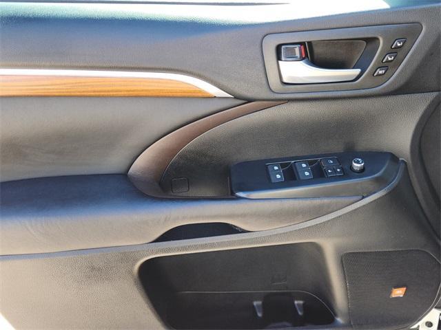 used 2017 Toyota Highlander Hybrid car, priced at $25,997