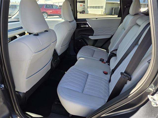 new 2025 Mitsubishi Outlander car, priced at $33,660