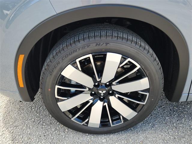 new 2025 Mitsubishi Outlander car, priced at $37,745