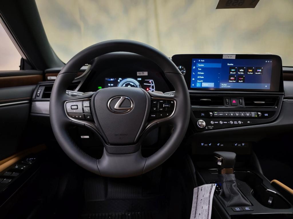 new 2025 Lexus ES 300h car, priced at $52,524