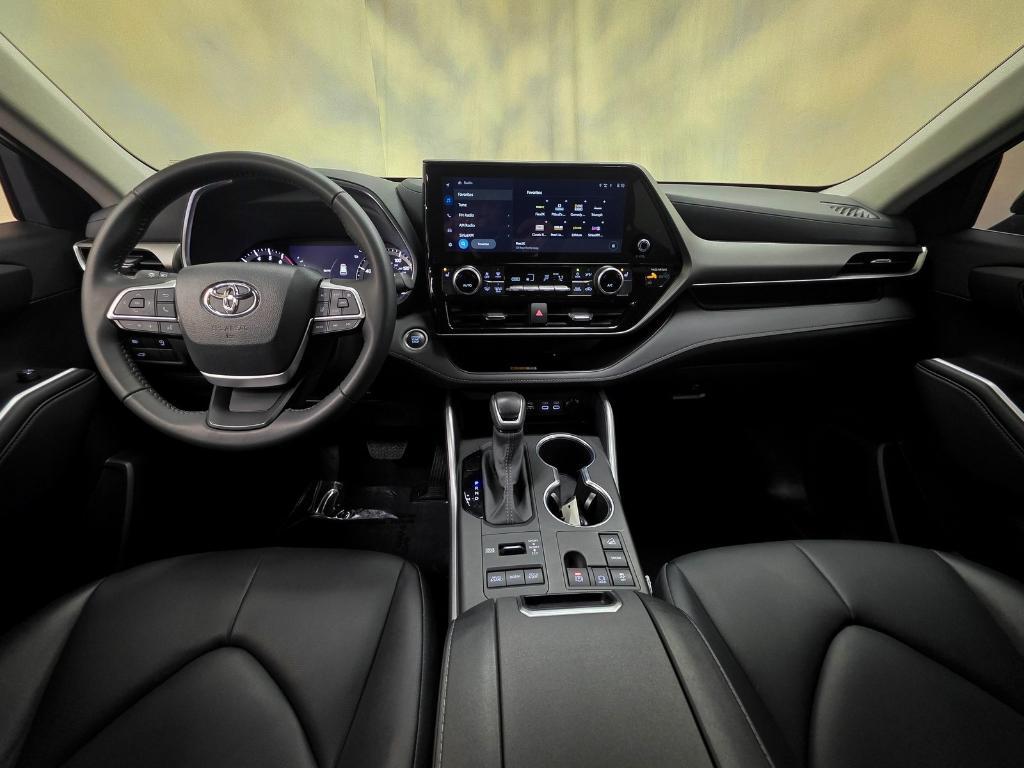 used 2024 Toyota Highlander car, priced at $40,680