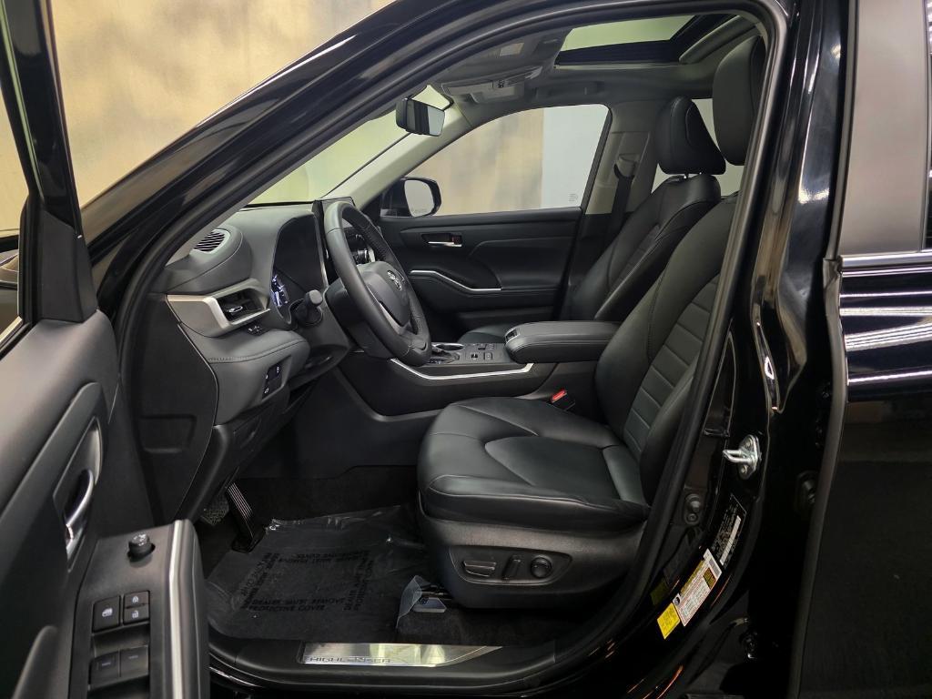 used 2024 Toyota Highlander car, priced at $40,680