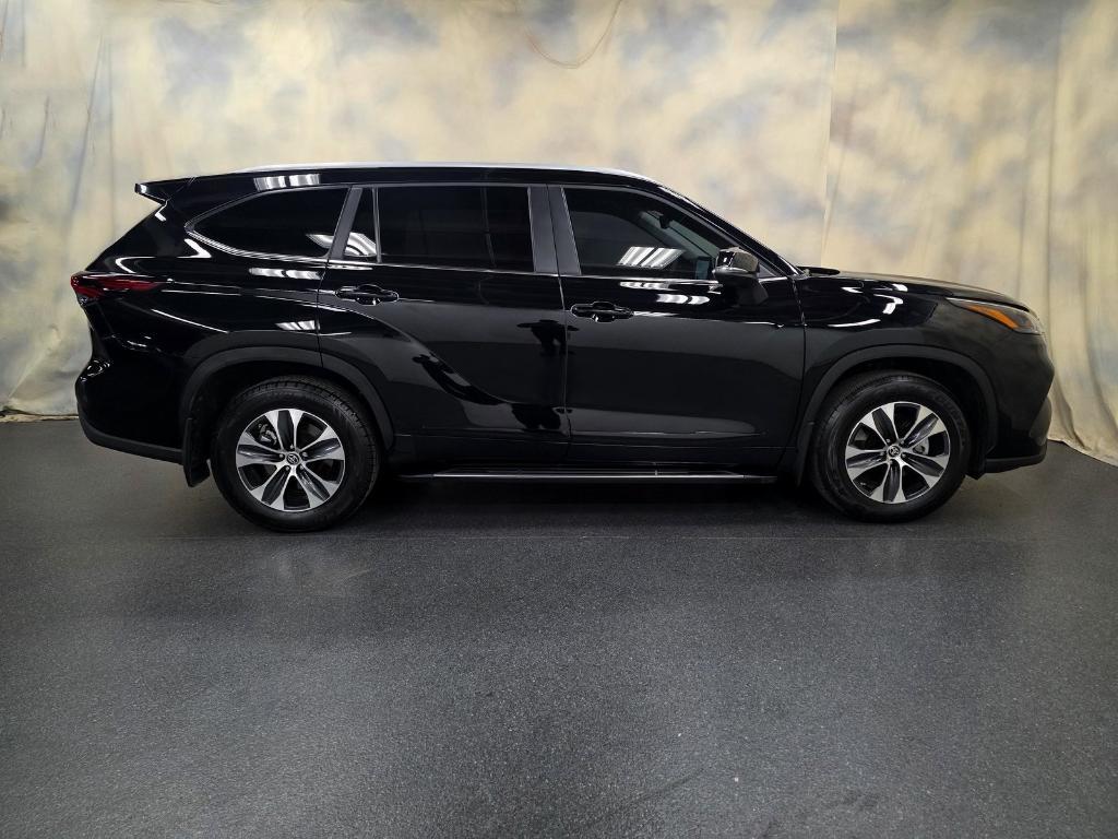 used 2024 Toyota Highlander car, priced at $40,680