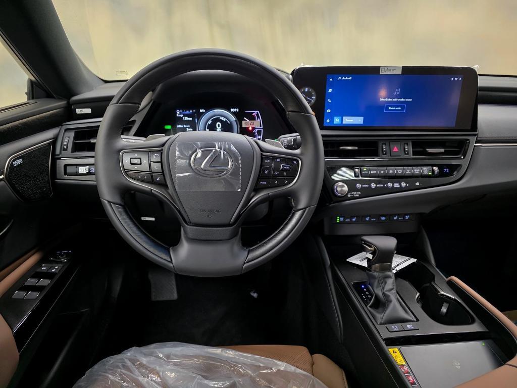 new 2025 Lexus ES 300h car, priced at $57,049