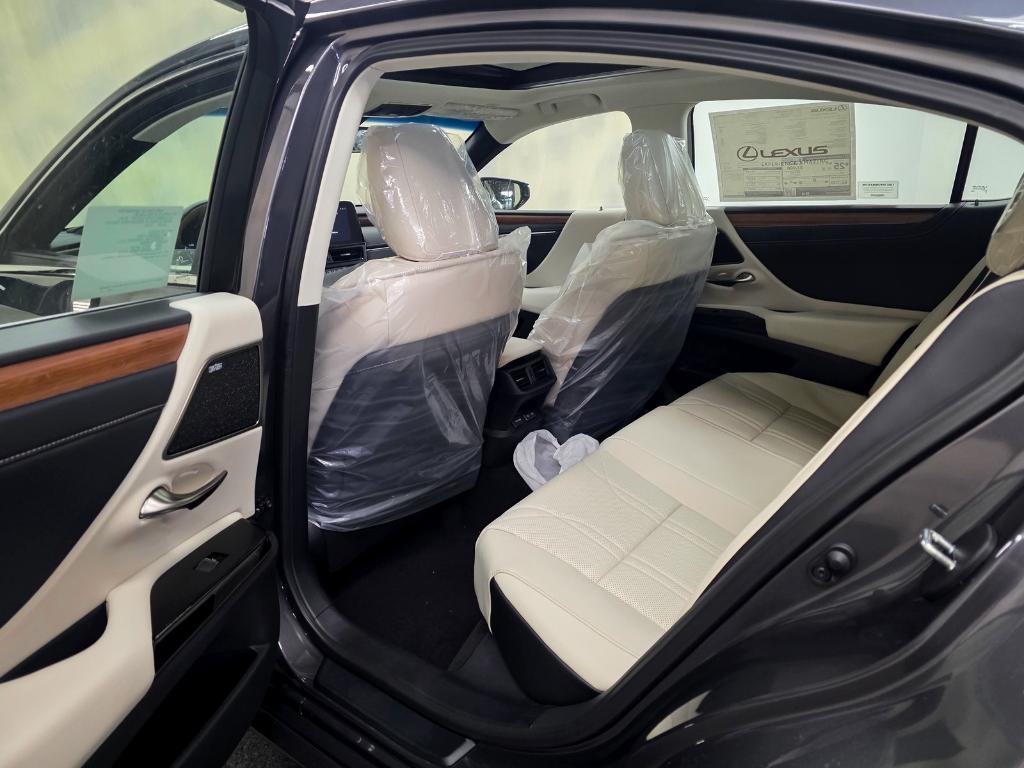 new 2025 Lexus ES 350 car, priced at $53,039