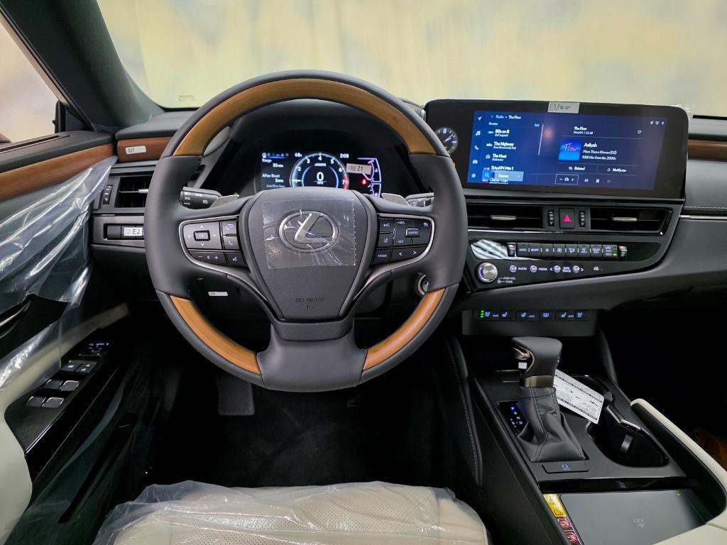 new 2025 Lexus ES 350 car, priced at $53,039