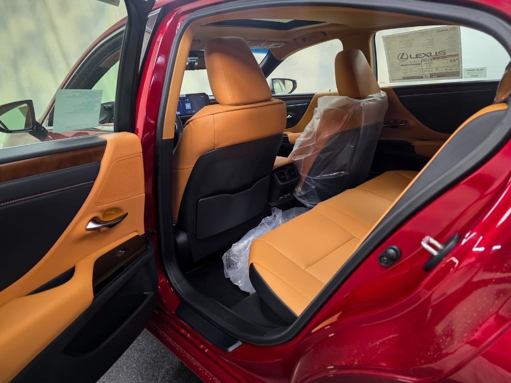 new 2025 Lexus ES 300h car, priced at $52,524