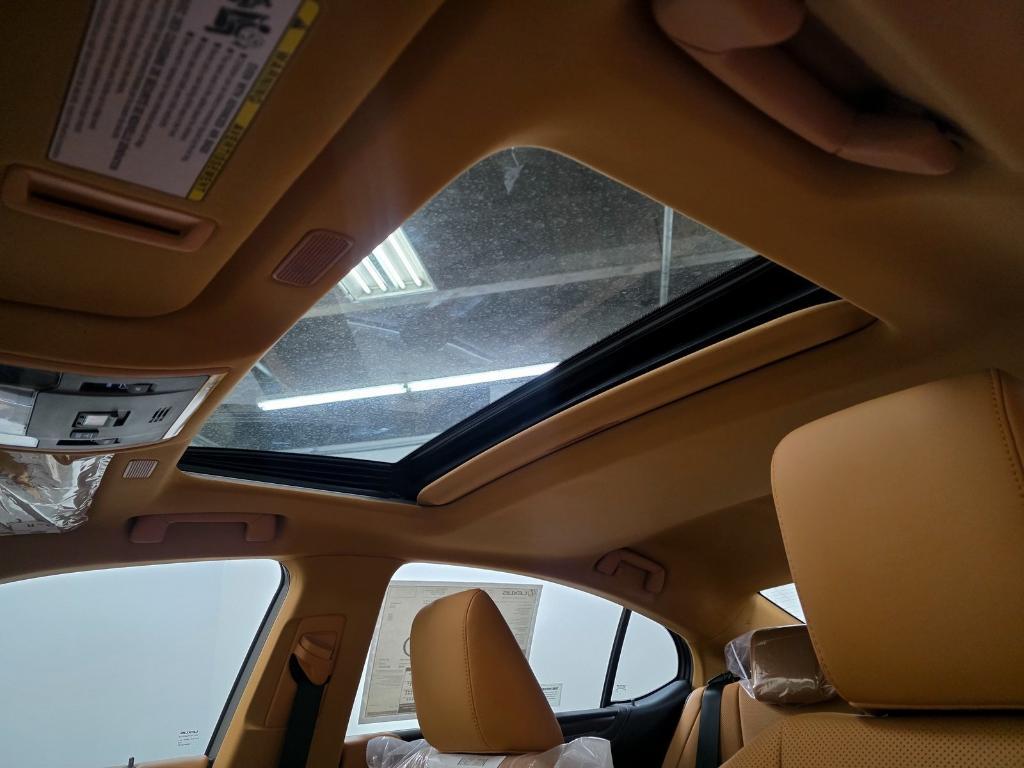 new 2025 Lexus ES 300h car, priced at $52,524