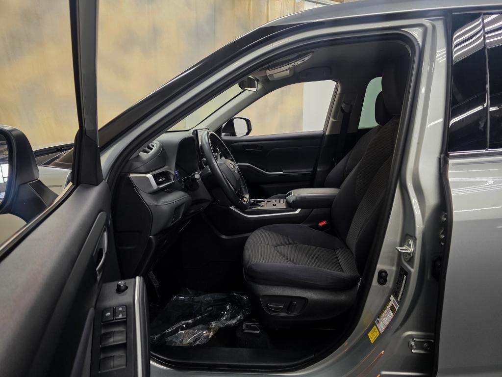 used 2020 Toyota Highlander Hybrid car, priced at $27,988