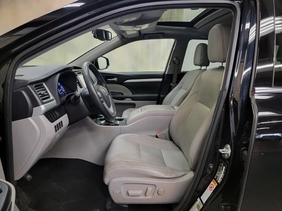 used 2015 Toyota Highlander car, priced at $18,990