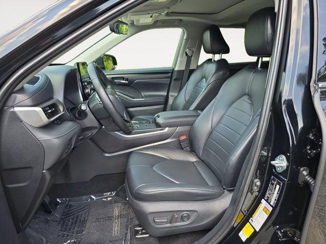 used 2021 Toyota Highlander Hybrid car, priced at $36,997