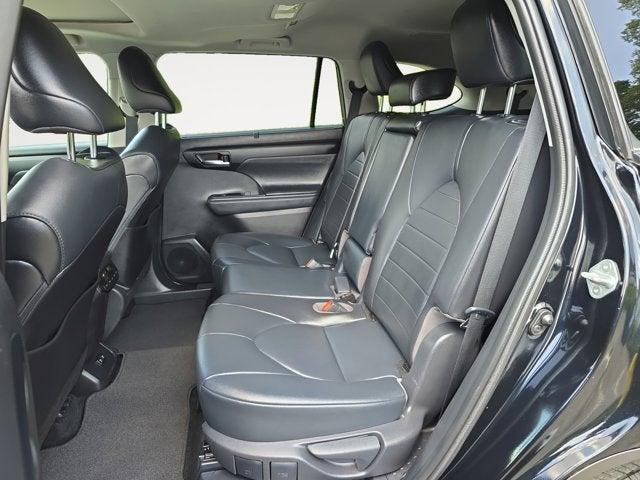 used 2021 Toyota Highlander Hybrid car, priced at $36,997