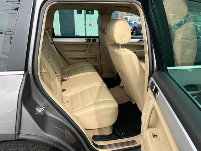 used 2008 Volkswagen Touareg 2 car, priced at $11,995