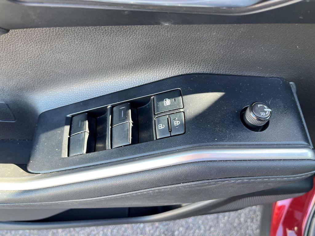 used 2022 Toyota Highlander car, priced at $36,789