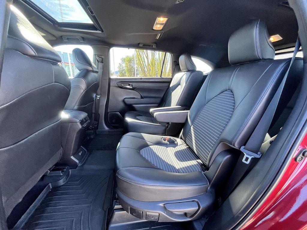 used 2022 Toyota Highlander car, priced at $36,789