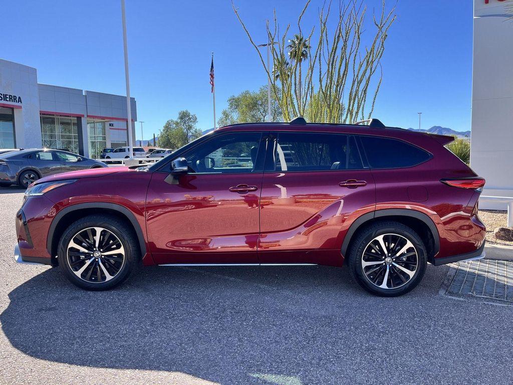 used 2022 Toyota Highlander car, priced at $36,789