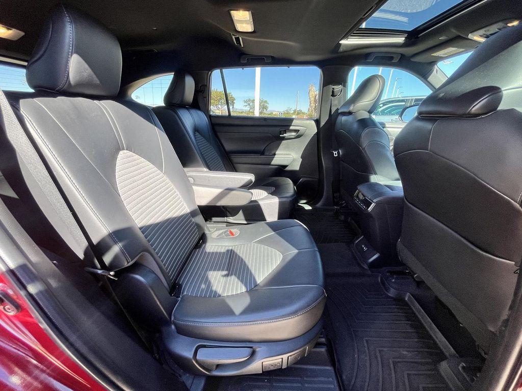 used 2022 Toyota Highlander car, priced at $36,789