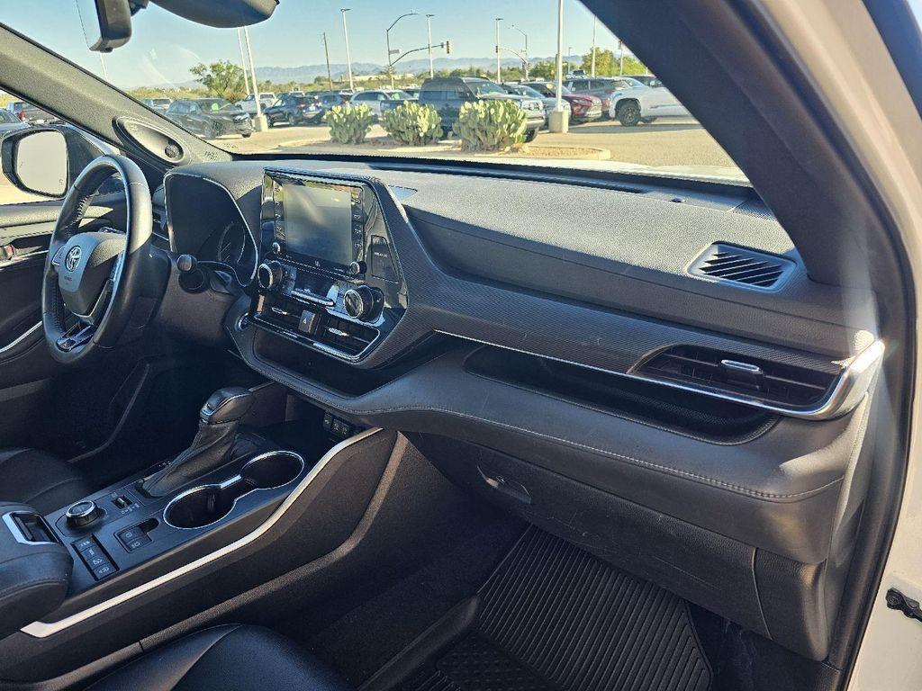 used 2021 Toyota Highlander car, priced at $32,389