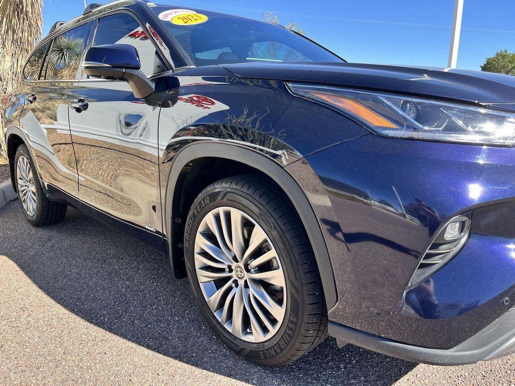 used 2023 Toyota Highlander Hybrid car, priced at $44,289