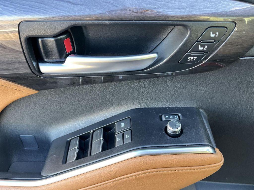 used 2025 Toyota Highlander Hybrid car, priced at $55,289