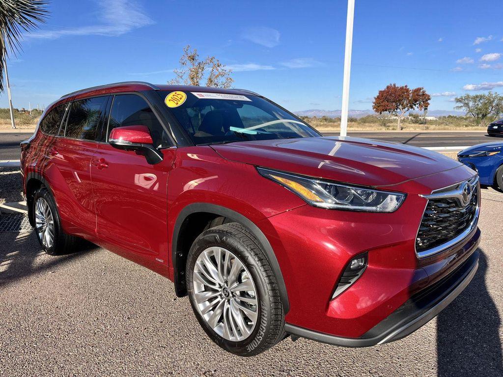 used 2025 Toyota Highlander Hybrid car, priced at $55,289