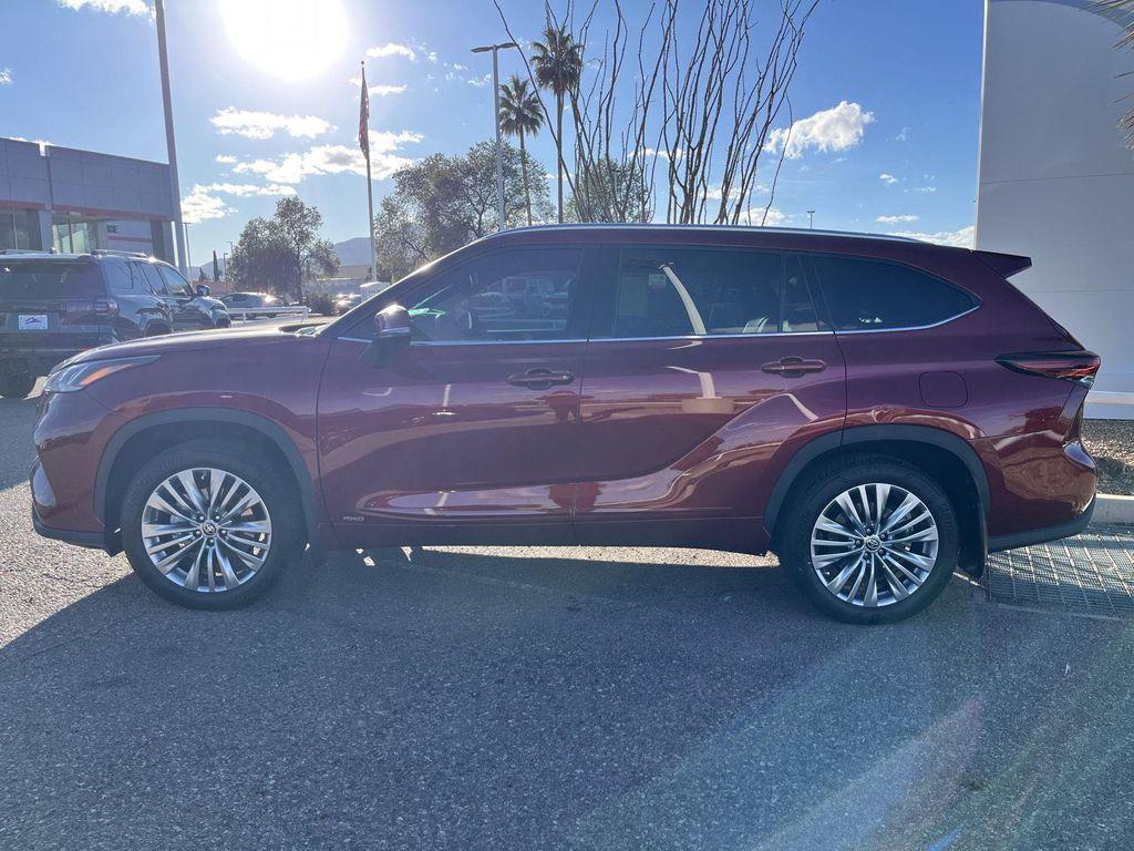 used 2025 Toyota Highlander Hybrid car, priced at $55,289