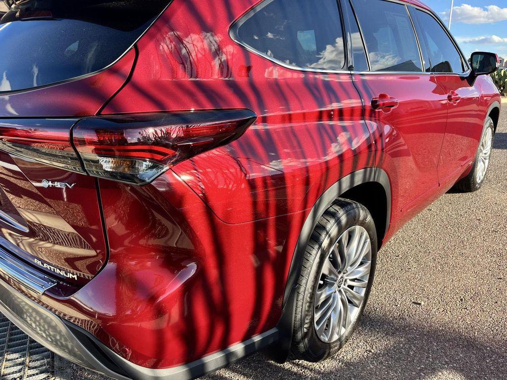 used 2025 Toyota Highlander Hybrid car, priced at $55,289