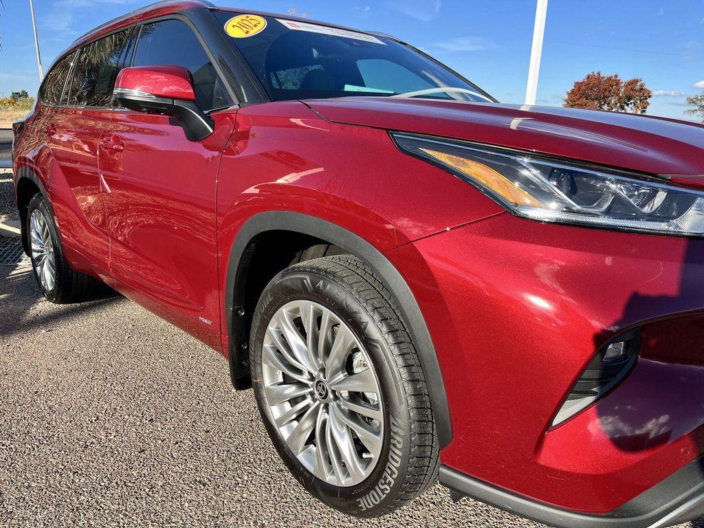 used 2025 Toyota Highlander Hybrid car, priced at $55,289