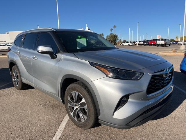 used 2022 Toyota Highlander car, priced at $33,789