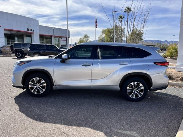 used 2022 Toyota Highlander car, priced at $31,789