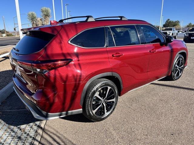 used 2022 Toyota Highlander car, priced at $36,889