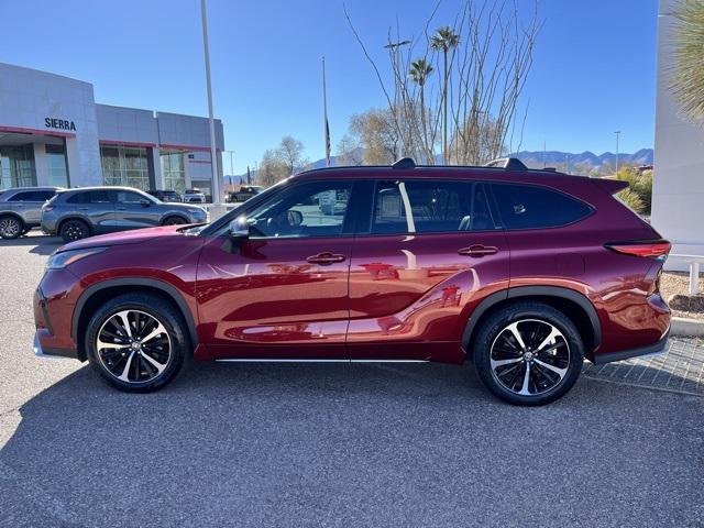 used 2022 Toyota Highlander car, priced at $36,889