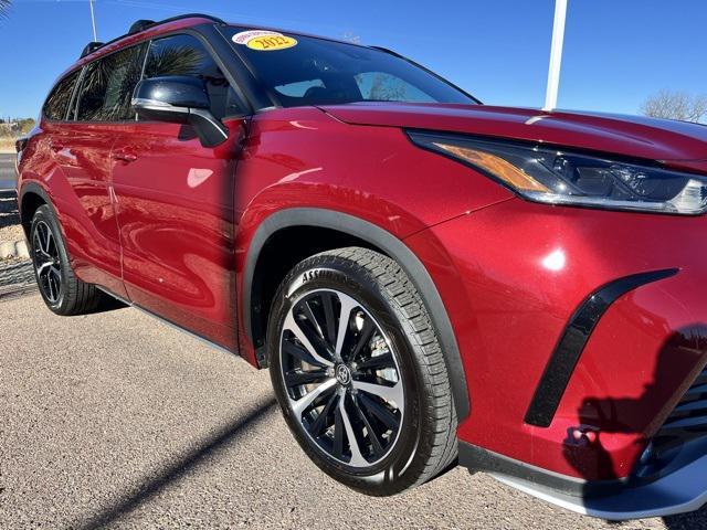 used 2022 Toyota Highlander car, priced at $36,889