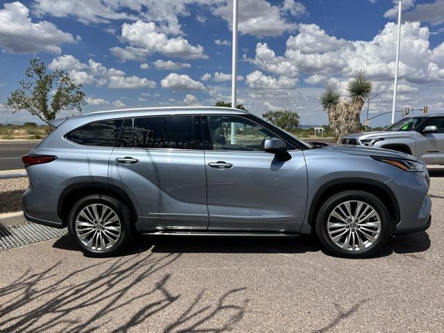used 2023 Toyota Highlander Hybrid car, priced at $47,589
