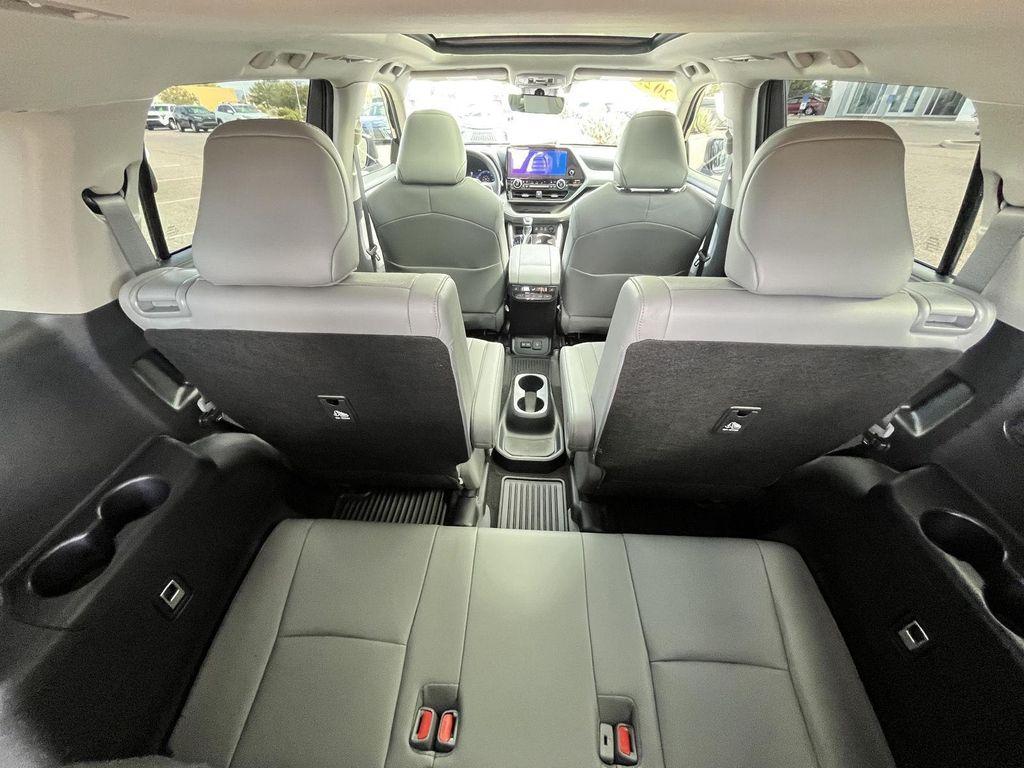 used 2023 Toyota Highlander car, priced at $40,789