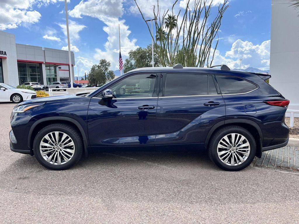 used 2023 Toyota Highlander car, priced at $40,789