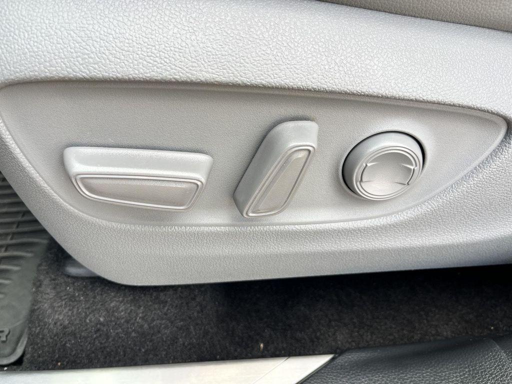 used 2023 Toyota Highlander car, priced at $40,789