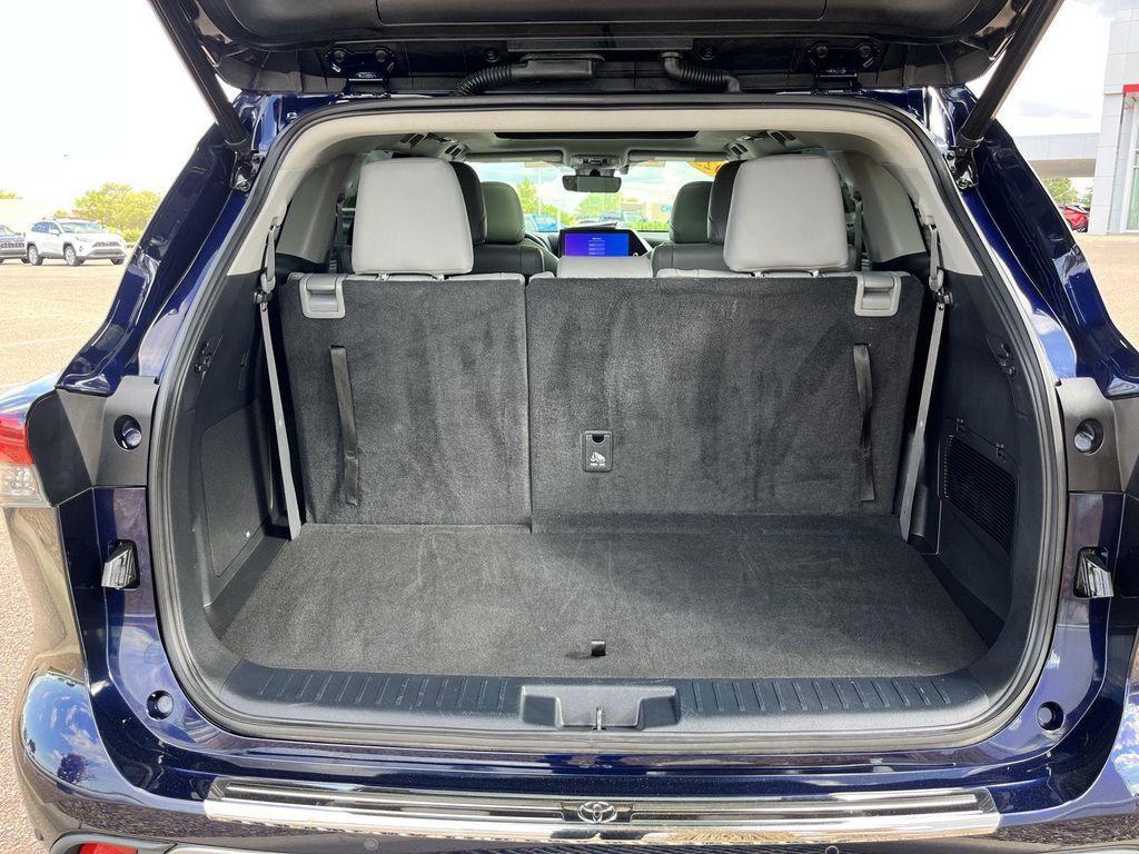 used 2023 Toyota Highlander car, priced at $40,789