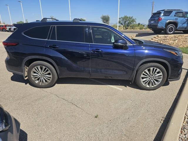 used 2023 Toyota Highlander car, priced at $41,989