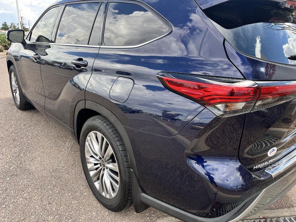 used 2023 Toyota Highlander car, priced at $40,789