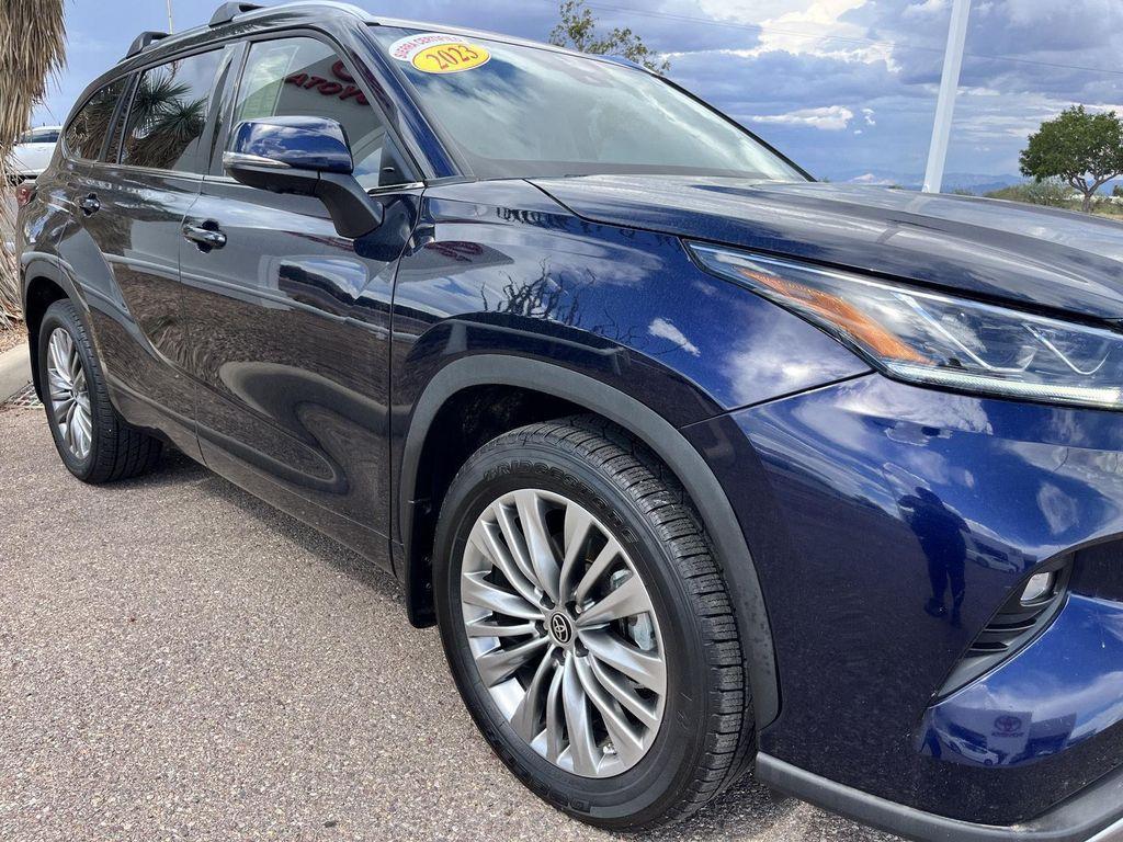 used 2023 Toyota Highlander car, priced at $40,789