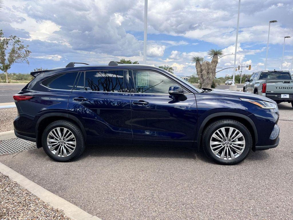 used 2023 Toyota Highlander car, priced at $40,789