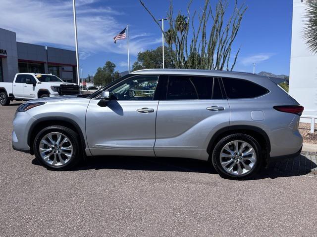 used 2023 Toyota Highlander Hybrid car, priced at $46,289