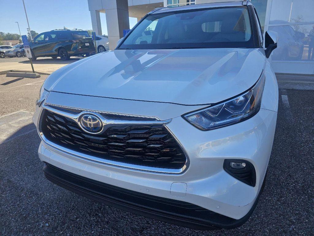 used 2023 Toyota Highlander Hybrid car, priced at $47,289
