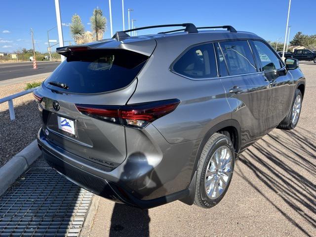 new 2025 Toyota Highlander car, priced at $52,703